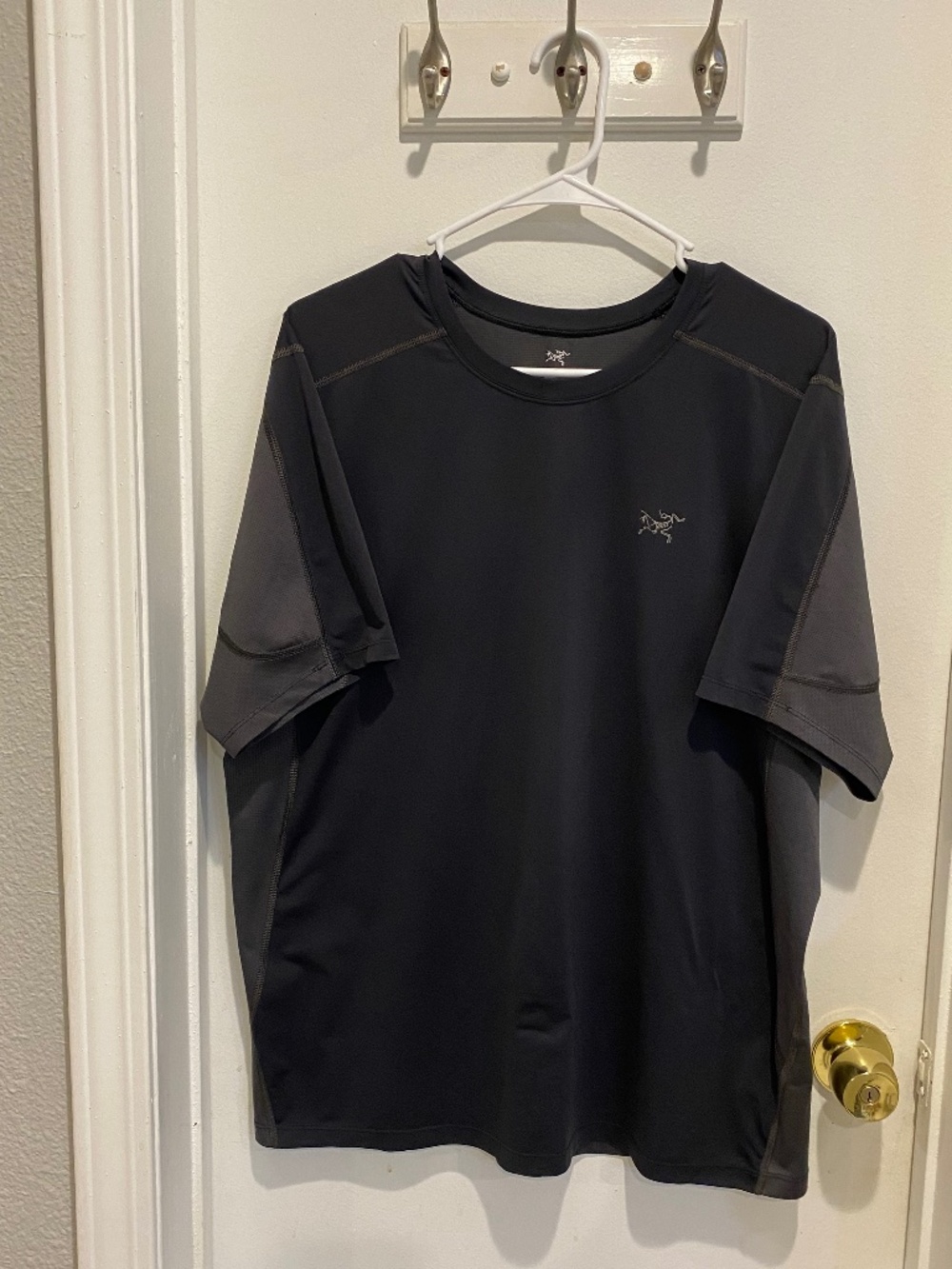 ARC'TERYX Motus Crew Neck T-Shirt Men’s Black / Grey Short Sleeve Running Gym